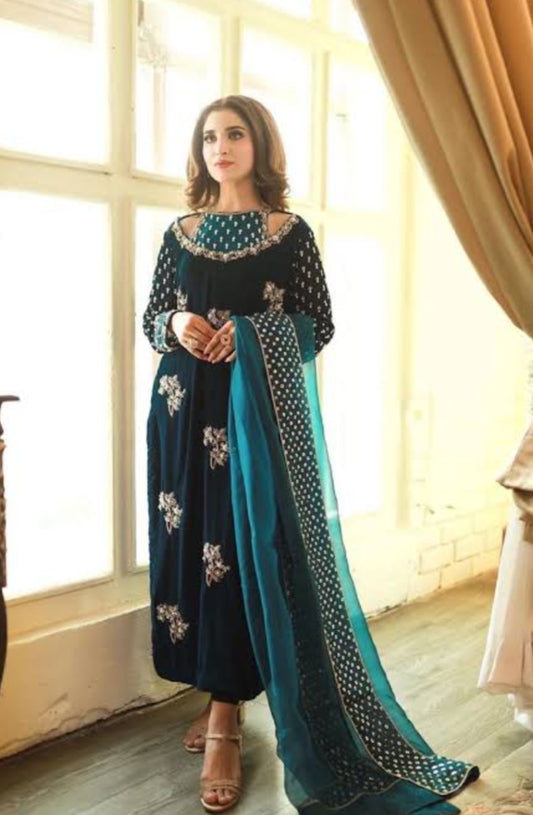 Afrozeh  Velvet Embroidered Winter Luxury 3-Piece Suit with Handworked Dupatta”