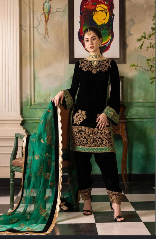 ✨ Zainab Chottani Luxury Embroidered Velvet 3 Piece Unstitched Suit ✨
